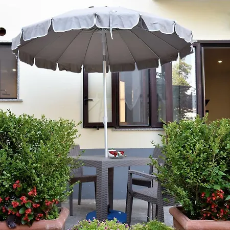 Jazz & Blues Apartments Near 
