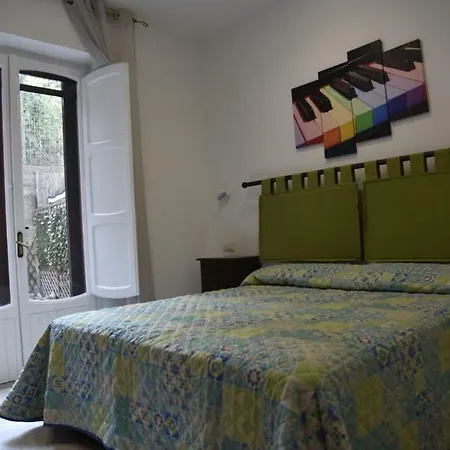 Jazz & Blues Apartments Near 